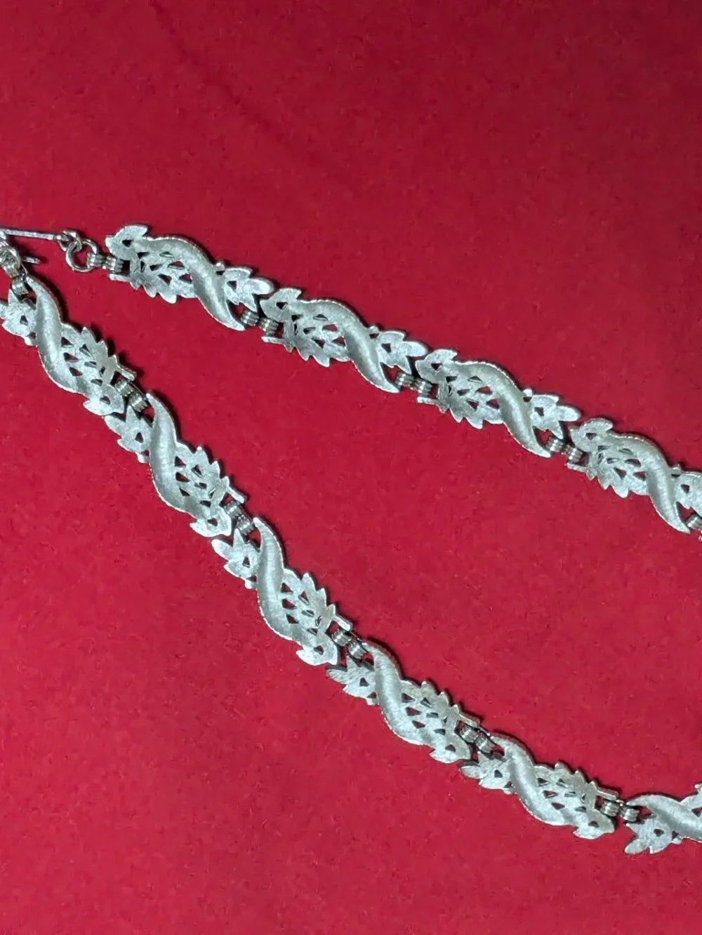 Vintage Signed TRIFARI Silver Tone Leaf Necklace Brushed Texture Mid-Century